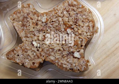 Una torta a forma di Texas con noci e toffee, in miniatura Foto Stock