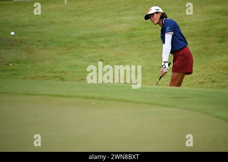 Singapore. 1 marzo 2024. Celine Boutier di Francia gareggia durante la seconda giornata del Campionato del mondo femminile HSBC tenutosi nel Sentosa Golf Club di Singapore il 1° marzo 2024. Credito: Poi Chih Wey/Xinhua/Alamy Live News Foto Stock