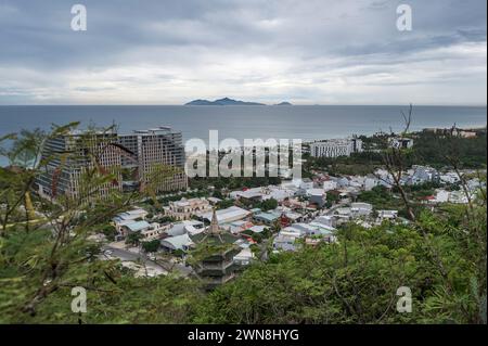 Una vista della costa centrale vietnamita, appena fuori da Danang. Guardando in lontananza verso le isole Cham Foto Stock