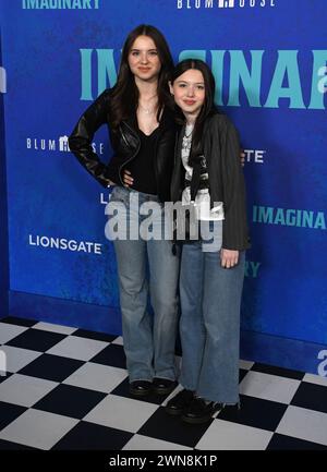 Los Angeles, California, USA 29 febbraio 2024 l'attrice Madeleine McGraw e l'attrice Violet McGraw partecipano al Lionsgate Blumhouse Imaginary Premiere Event al Grove il 29 febbraio 2024 a Los Angeles, California, USA. Foto di Barry King/Alamy Live News Foto Stock