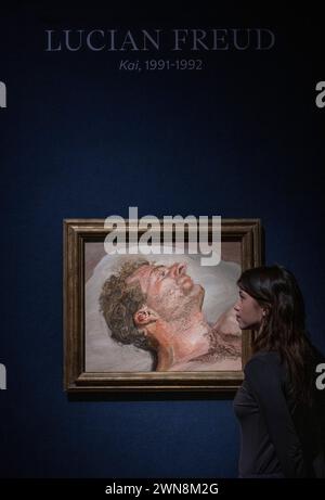 Christie's, Londra, Regno Unito. 1 marzo 2024. L'anteprima delle vendite serali del 20/21 marzo presenta le opere con una bassa stima combinata di £ 169.225.000, con la vendita del 7 marzo. Le opere includono: Lucian Freud, Kai, 1991-92, stima: £4.000.000-6.000.000. 20th/21st Century: London Evening sale. Crediti: Malcolm Park/Alamy Live News Foto Stock