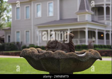 Scultura di scoiattolo va vntage fuori casa Foto Stock