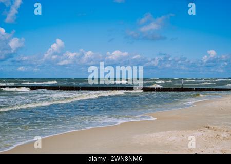 Spiaggia di dune di sabbia e erba con vista mare, Leba, Mar Baltico, Polonia Foto Stock