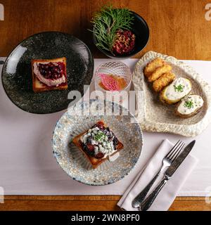 set di birre al bar sul tavolo Foto Stock