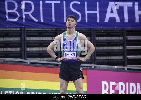 Birmingham, Inghilterra 17 febbraio 2024 Microplus UK Athletics Championships presso l'Utilita Arena - Birmingham sabato i campionati serviranno anche come evento di prova ufficiale per gli atleti che prenotano il loro posto ai Campionati mondiali di atletica indoor di Glasgow nel marzo 2024. Lewis Thorn 400m corridore Ged Noonan/Alamy Foto Stock