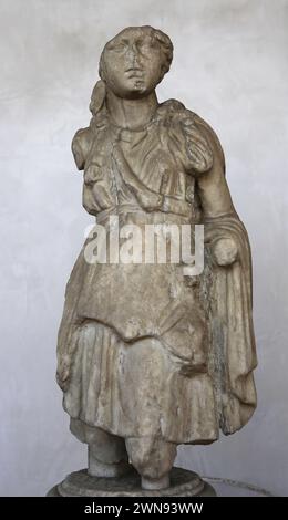 Statuetta romana di una ragazza, rappresentata come Artemide. Marmo autentico. I secolo d.C. Provenienza sconosciuta. Foto Stock