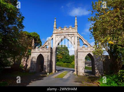 Il Bryansford Gate nel Tollymore Forest Park nella contea di Down, Irlanda del Nord Foto Stock
