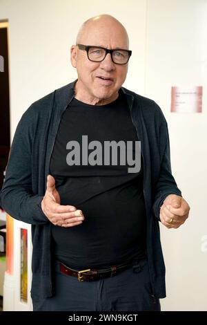 Mark Knopfler, star dei dire Straits, durante una visita al reparto Teenage Cancer Trust, al Royal Victoria Infirmary, Newcastle. Data foto: Venerdì 1 marzo 2024. Foto Stock