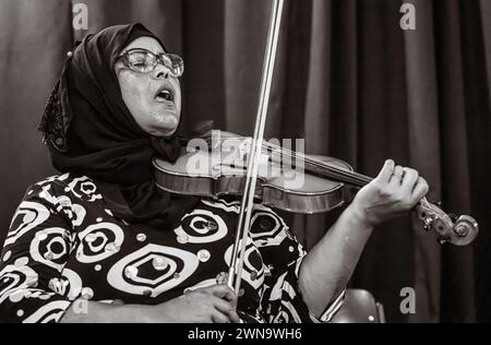 I Musciani suonano musica Taarab, concerto Dhow Countries Music Academy (DCMA), Stone Town, Zanzibar, Tanzania Foto Stock