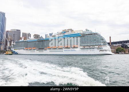 Nave da crociera Majestic Princess ormeggiata al terminal passeggeri Overseas a Circular Quay, Sydney, New South Wales, Australia Foto Stock