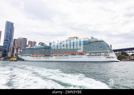 Nave da crociera Majestic Princess ormeggiata al terminal passeggeri Overseas a Circular Quay, Sydney, New South Wales, Australia Foto Stock
