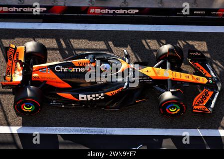 Sakhir, Bahrein. 1 marzo 2024. Oscar Piastri (AUS) McLaren MCL38. Campionato del mondo di Formula uno, Rd 1, Gran Premio del Bahrain, venerdì 1 marzo 2024. Sakhir, Bahrein. Crediti: James Moy/Alamy Live News Foto Stock