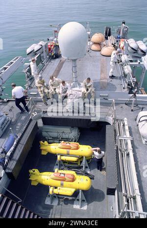 Prima guerra del Golfo: 20 marzo 1991 sommergibili della Royal Navy pap (Poisson Auto-Propulse) Remote Controlled Mine Clearance (RCMDV MK2) a bordo della HMS Dulverton (M35) nel Golfo Persico. Foto Stock