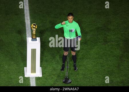 Shanghai, Cina. 1 marzo 2024. Fu Ming presta giuramento a nome degli arbitri durante la cerimonia di apertura della stagione 2024 della Chinese Football Association Super League (CSL) a Shanghai, Cina orientale, 1 marzo 2024. Crediti: Hai Shaer/Xinhua/Alamy Live News Foto Stock