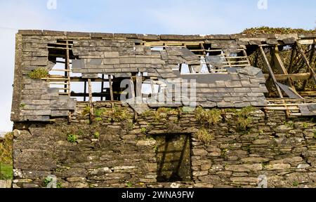 Vecchio edificio rurale in pietra abbandonato Foto Stock