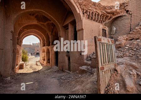 Casa abbandonata nel centro storico di Yazd, Iran. Foto Stock