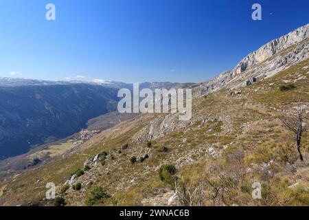 Sentieri di montagna sul monte Cheiron, parco regionale delle Préalpes d'Azur, Alpes Maritmes, Francia Foto Stock