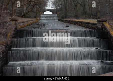 Traboccare dal serbatoio di Yarrow al serbatoio di Anglezarke Chorley Lancashire Regno Unito Foto Stock