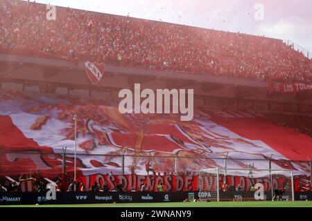 Avellaneda, Argentina, 24 febbraio 2024. Tifosi dell'Independiente durante la partita tra Independiente e Racing Club. Foto Stock