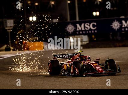 Bahrein. 1 marzo 2024. BAHRAIN - Carlos Sainz (Ferrari) durante le qualifiche al circuito Internazionale del Bahrain nell'area desertica di Sakhir, in vista del Gran Premio del Bahrain. ANP REMKO DE WAAL credito: ANP/Alamy Live News Foto Stock