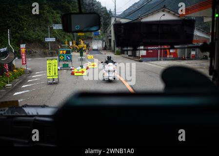 Segnali di costruzione sulla strada in Giappone Foto Stock