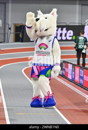 Glasgow, Scozia, Regno Unito. 1 marzo 2024. La mascotte ondeggia alla folla durante i Campionati mondiali di atletica indoor presso l'Emirates Arena, Glasgow, Scozia, Regno Unito. Crediti: LFP/Alamy Live News Foto Stock