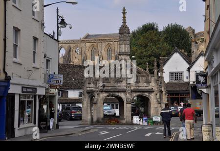La Market Cross a Malmesbury, Wiltshire, costruita nel 1490, la struttura ottagonale scolpita in pietra calcarea durante il periodo perpendicolare. Nella ba Foto Stock