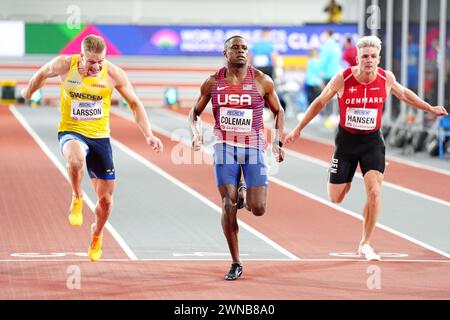 Christian Coleman (centro) degli Stati Uniti finisce primo nella Heat 1 maschile dei 50 metri durante il primo giorno dei Campionati mondiali di atletica indoor all'Emirates Arena di Glasgow. Data foto: Venerdì 1 marzo 2024. Foto Stock