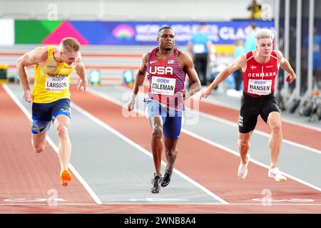 Christian Coleman (centro) degli Stati Uniti finisce primo nella Heat 1 maschile dei 50 metri durante il primo giorno dei Campionati mondiali di atletica indoor all'Emirates Arena di Glasgow. Data foto: Venerdì 1 marzo 2024. Foto Stock