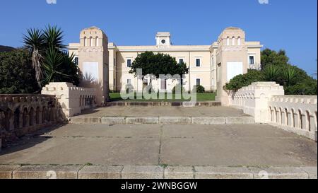 Asinara, Italia, 11 agosto 2021. Il palazzo principale di Cala reale. Foto Stock