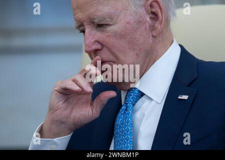 Washington, Vereinigte Staaten. 1 marzo 2024. Il presidente degli Stati Uniti Joe Biden e il primo ministro italiano Giorgia Meloni si incontrano alla Casa Bianca di Washington, DC, 1 marzo 2024. Credito: Chris Kleponis/Pool tramite CNP/dpa/Alamy Live News Foto Stock