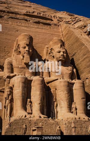 Abu Simbel, sito storico di templi scavati nella roccia in onore di Pharoah Ramses II Foto Stock