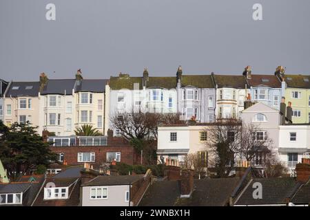 File di case a schiera su una collina a Hastings nel Regno Unito Foto Stock
