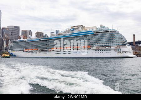 Nave da crociera Majestic Princess ormeggiata al terminal passeggeri Overseas a Circular Quay, Sydney, New South Wales, Australia Foto Stock