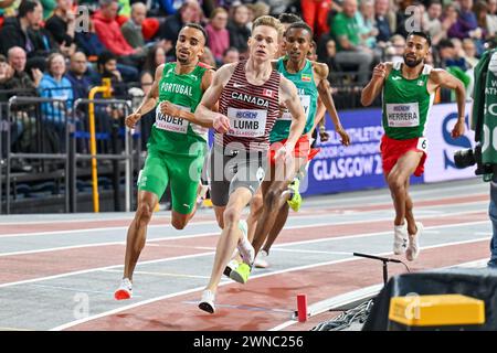 Glasgow, Regno Unito. 1 marzo 2024. GLASGOW, REGNO UNITO - 1 MARZO: Kieran Lumb del Canada gareggia nei 1500 m maschili durante il primo giorno dei Campionati mondiali di atletica leggera indoor di Glasgow 2024 all'Emirates Arena il 1 marzo 2024 a Glasgow, Regno Unito. (Foto di Andy Astfalck/Agenzia BSR) credito: Agenzia BSR/Alamy Live News Foto Stock