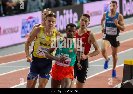 Glasgow, Regno Unito. 1 marzo 2024. Emirates Arena, Glasgow, Scozia - venerdì 1 marzo: Samuel TEFERA (Etiopia - ETH) e Samuel PIHLSTROM (Svezia - SWE) gareggiano nei 1500 metri durante i Campionati mondiali di atletica leggera indoor di Glasgow 2024 all'Emirates Arena venerdì 1 marzo 2024 (Claire Jeffrey/SPP) credito: SPP Sport Press Photo. /Alamy Live News Foto Stock