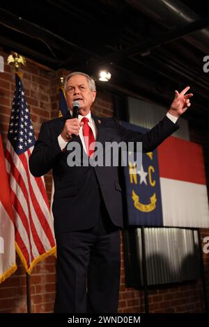 Charlotte, Stati Uniti. 1 marzo 2024. Il rappresentante degli Stati Uniti, Ralph Norman, parla e presenta il candidato presidenziale, Nicki Halley, alla Norfolk Hall al Suffolk Punch il 1° marzo 2024 a Charlotte, Carolina del Nord. Credito: Accesso foto/Alamy Live News Foto Stock