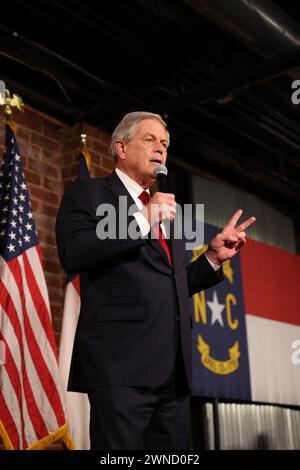 Charlotte, Stati Uniti. 1 marzo 2024. Il rappresentante degli Stati Uniti, Ralph Norman, parla e presenta il candidato presidenziale, Nicki Halley, alla Norfolk Hall al Suffolk Punch il 1° marzo 2024 a Charlotte, Carolina del Nord. Credito: Accesso foto/Alamy Live News Foto Stock