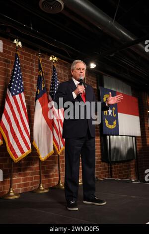 Charlotte, Stati Uniti. 1 marzo 2024. Il rappresentante degli Stati Uniti, Ralph Norman, parla e presenta il candidato presidenziale, Nicki Halley, alla Norfolk Hall al Suffolk Punch il 1° marzo 2024 a Charlotte, Carolina del Nord. Credito: Accesso foto/Alamy Live News Foto Stock