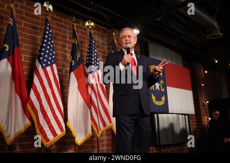 Charlotte, Stati Uniti. 1 marzo 2024. Il rappresentante degli Stati Uniti, Ralph Norman, parla e presenta il candidato presidenziale, Nicki Halley, alla Norfolk Hall al Suffolk Punch il 1° marzo 2024 a Charlotte, Carolina del Nord. Credito: Accesso foto/Alamy Live News Foto Stock