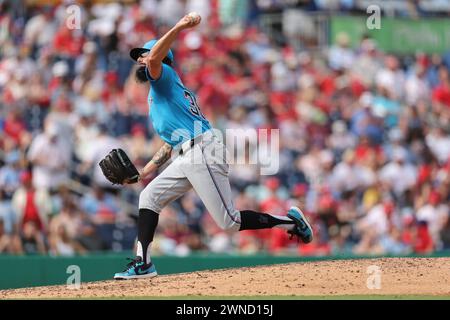 Clearwater, Florida, Stati Uniti. 1 marzo 2024. Il lanciatore dei Miami Marlins Devin Smeltzer (38) lancia un campo nel sesto inning durante una partita di allenamento primaverile della MLB contro i Miami Marlinson il 1° marzo 2024 al BayCare Ballpark. I Phillies e Marlins giocarono con un pareggio di 6-6. (Credit Image: © Kim Hukari/ZUMA Press Wire) SOLO PER USO EDITORIALE! Non per USO commerciale! Foto Stock