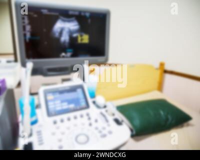 sfocare la macchina medica a ultrasuoni nella sala diagnostica dell'ospedale Foto Stock