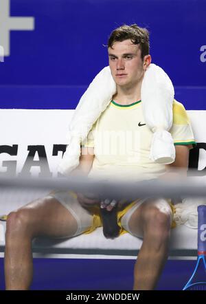 Acapulco, Messico. 1 marzo 2024. Jack Draper del Regno Unito reagisce durante la semifinale contro Alex De Minaur dell'Australia al torneo di tennis ATP Mexican Open 2024 ad Acapulco, Messico, 1 marzo 2024. Crediti: Li Mengxin/Xinhua/Alamy Live News Foto Stock