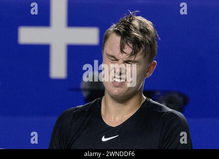 Acapulco, Messico. 1 marzo 2024. Holger Rune di Danimarca reagisce durante la semifinale contro Casper Ruud di Norvegia al torneo ATP Mexican Open 2024 ad Acapulco, Messico, 1 marzo 2024. Crediti: Li Mengxin/Xinhua/Alamy Live News Foto Stock