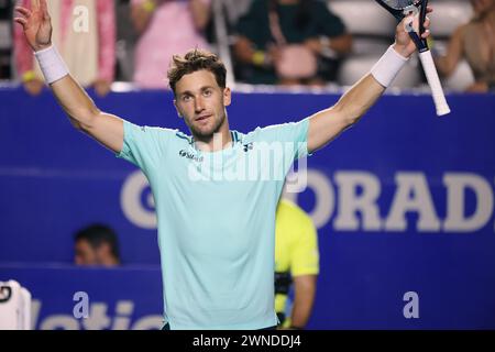 Acapulco, Messico. 1 marzo 2024. Casper Ruud di Norvegia celebra la vittoria dopo la semifinale contro l'Holger Rune di Danimarca al torneo di tennis ATP Mexican Open 2024 ad Acapulco, Messico, 1 marzo 2024. Crediti: Li Mengxin/Xinhua/Alamy Live News Foto Stock