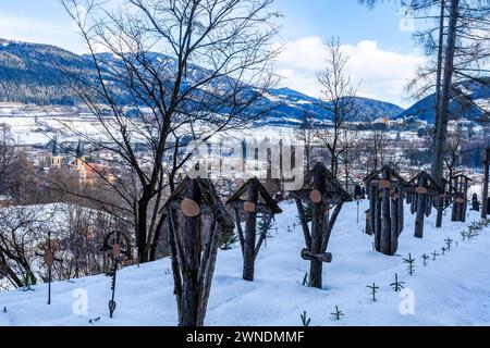 BRUNICO, ITALIA - 25 GENNAIO 2024: Cimitero dei soldati di BRUNICO, noto come cimitero austro-ungarico Foto Stock