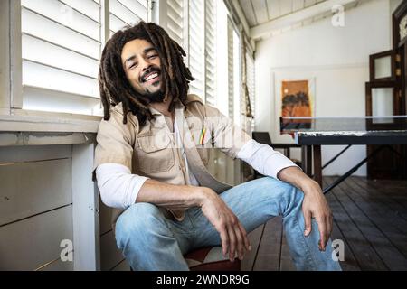 KINGSLEY BEN-ADIR IN BOB MARLEY: ONE LOVE (2024), DIRETTO DA REINALDO MARCUS GREEN. Crediti: Paramount Pictures, Tuff Gong Pictures, Plan B Entertainment. / Album Foto Stock