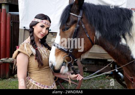 Sila Sahin-Radlinger bei der Präsentation der Gaststars von Winnetou II - Ribanna und Old Firehand der Karl-May-Festpiele 2024 im Indian Village. Bad Segeberg 01.03.2024 *** Sila Sahin Radlinger alla presentazione delle guest star di Winnetou II Ribanna e Old Firehand al Karl May Festival 2024 nel villaggio indiano Bad Segeberg 01 03 2024 foto:xgbrcix/xFuturexImagex winnetou gaststars 4317 Foto Stock