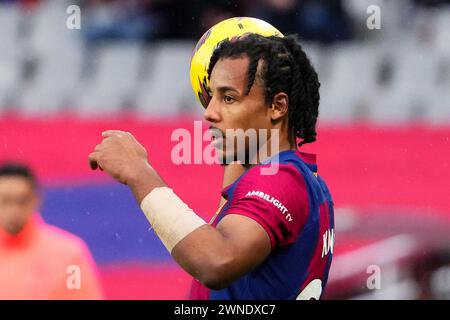 Barcellona, Spagna. 24 febbraio 2024. Jules Kounde del FC Barcelona durante la Liga EA Sports match tra FC Barcelona e Getafe CF giocato allo stadio Lluis Companys il 24 febbraio 2024 a Barcellona, Spagna. (Foto di Alex Carreras/Imago) credito: PRESSINPHOTO SPORTS AGENCY/Alamy Live News Foto Stock
