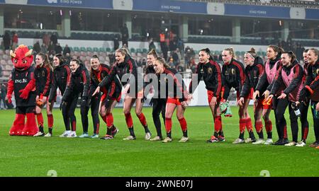 Lovanio, Belgio. 27 febbraio 2024. I giocatori del Belgio nella foto festeggiano dopo aver vinto una partita tra le squadre nazionali del Belgio, chiamata Red Flames e Ungheria nella promozione/retrocessione tra il gruppo A e B, partita di andata nella UEFA Women's Nations League 2023-24, sabato 27 febbraio 2024 a Lovanio, BELGIO . Crediti: Sportpix/Alamy Live News Foto Stock